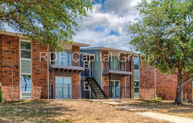 8045 W ELIZABETH LN