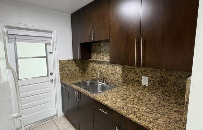 2 beds, 1 bath, 900 sqft, $2,250, Unit 5141-209