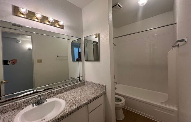 2 beds, 2 baths, 1,000 sqft, $1,225, Unit 808
