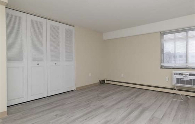 2 beds, 1 bath, 1,000 sqft, $2,600, Unit 2M