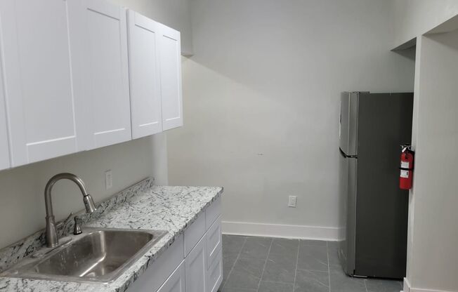 2 beds, 1 bath, $1,200, Unit Unit 2