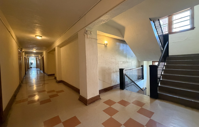 Studio, 1 bath, 450 sqft, $945, Unit 309