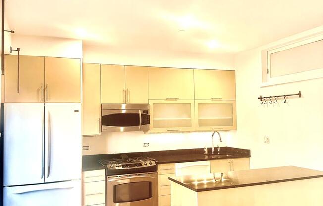 221 W 148 ST