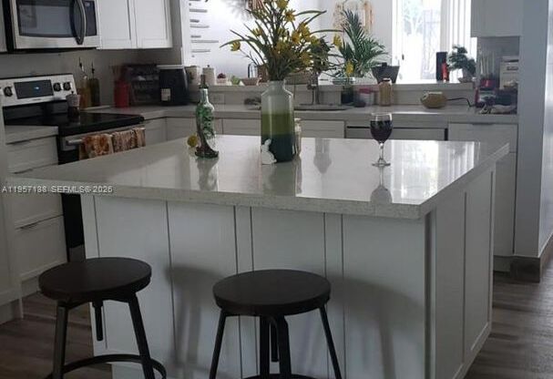 7662 N SOUTHWOOD CIR DAVIE, FL 33328