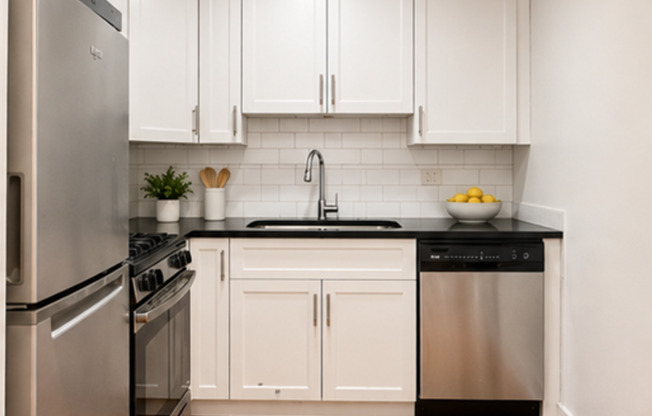 Studio, 1 bath, 400 sqft, $1,300, Unit 6954-217