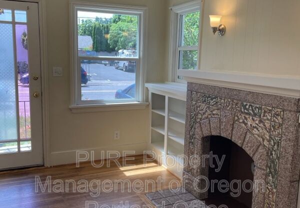 1555 N KILLINGSWORTH ST