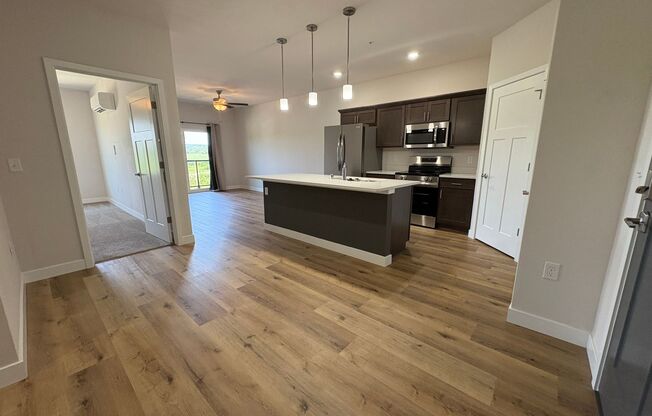 1 bed, 1 bath, 885 sqft, $1,645, Unit 5117-103