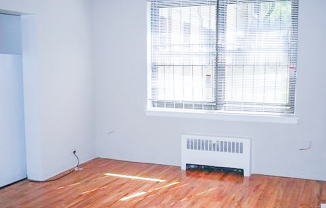 1360 W TOUHY