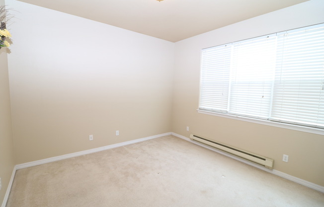 1 bed, 1 bath, $950, Unit 235 E Fountain Blvd