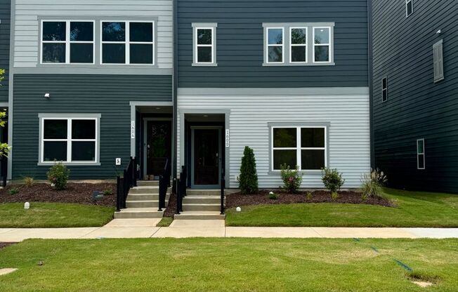 Luxury upscale 4BR, 3.5BA townhome located in Context at Oakhurst!