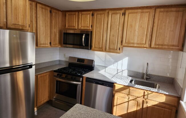 2 beds, 1 bath, 897 sqft, $2,275, Unit F-13