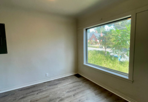 5543 25 AVE