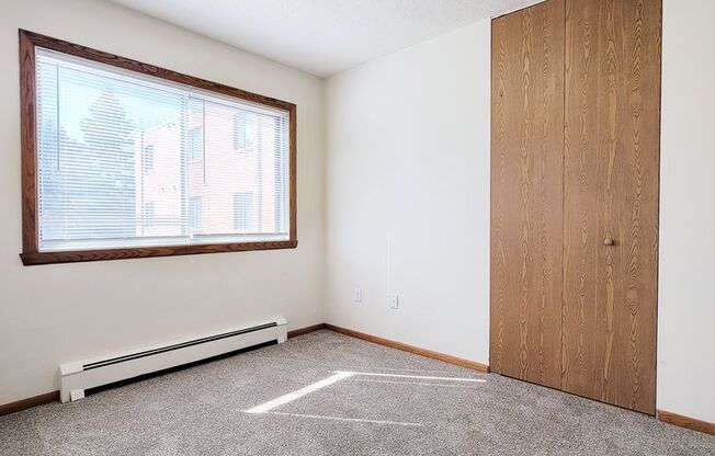 2 beds, 1 bath, $729, Unit 10