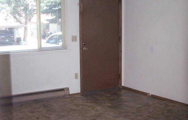 2 Bed/1 Bath Unit Located in SE Bend Triplex