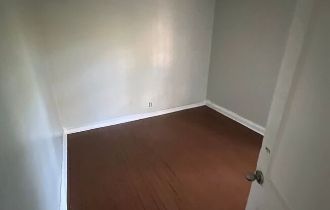 2 beds, 1 bath, $700