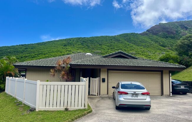 Modern Coastal Oasis: 1 Bedroom, 1 Bath All-Inclusive Retreat in Hawaii Kai