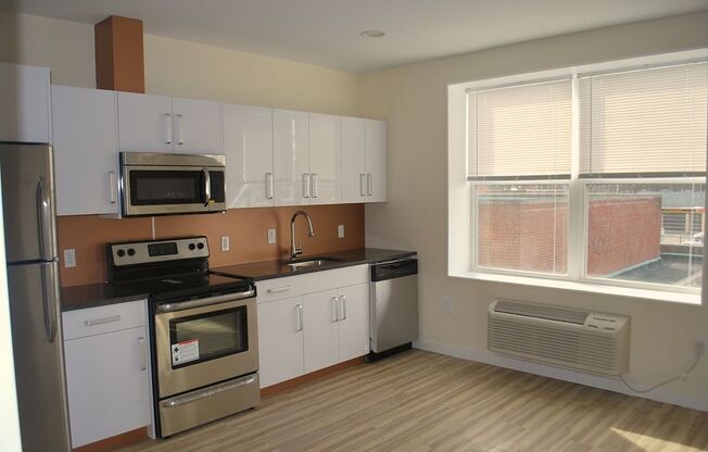 2 beds, 1 bath, 610 sqft, $1,685, Unit 222