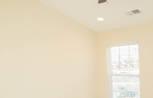 2 Bedroom Townhouse at the Woodlands! Schedule a tour today! Only $500 deposit!