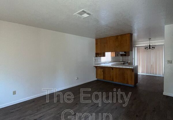 4601 W CYPRESS