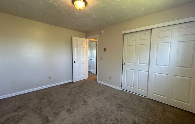 2 beds, 1 bath, 888 sqft, $1,295, Unit 01