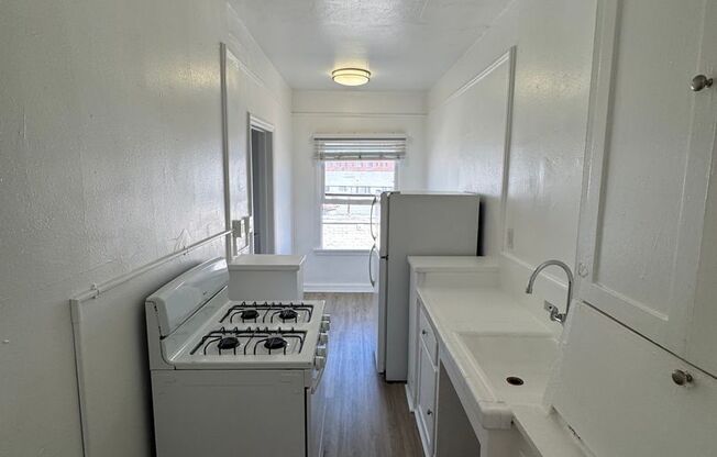 Studio, 1 bath, 440 sqft, $1,233, Unit 102a
