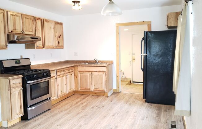 2 beds, 1 bath, $2,000