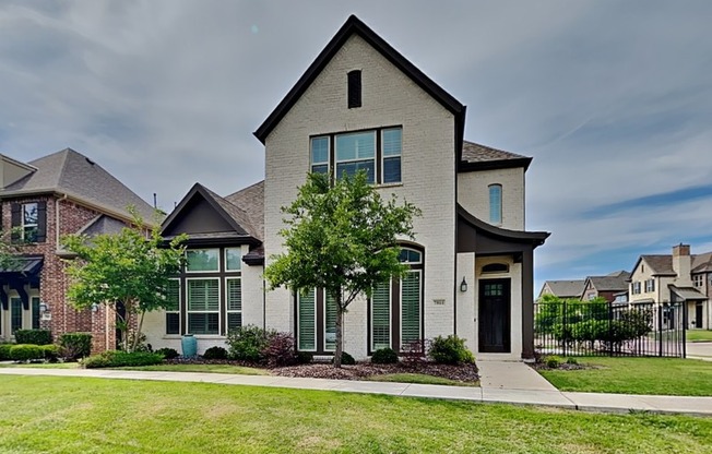 7801 AVONDALE DR