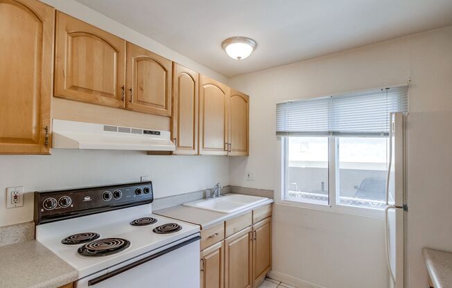 Studio, 1 bath, 420 sqft, $1,825, Unit 4
