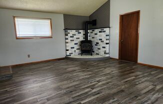 3 beds, 2 baths, $2,500