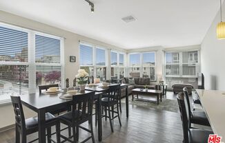 200 W Wilson AVE