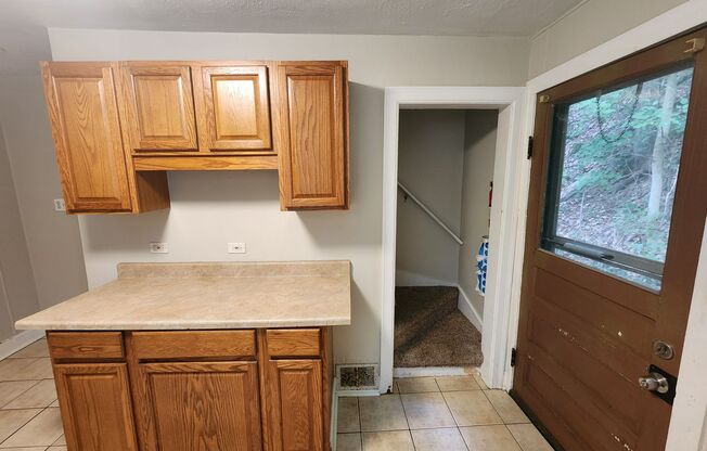 3 beds, 1 bath, $1,295