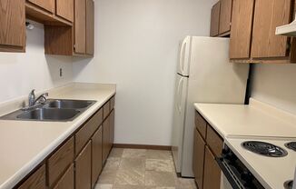 2 beds, 1 bath, $800, Unit 07