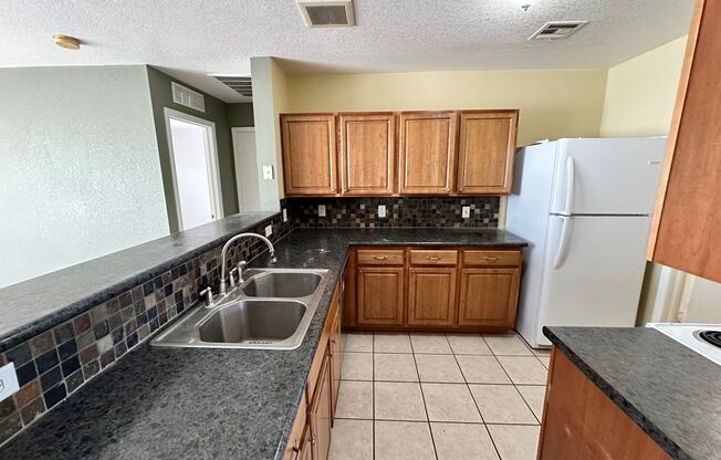 3 beds, 2 baths, $1,650