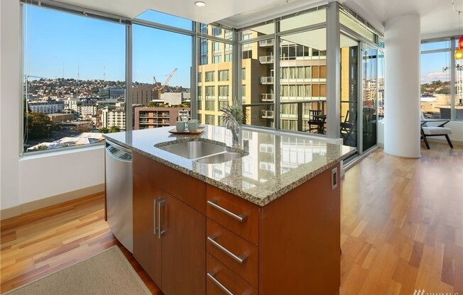 Great 2bd/2ba modern condo located in the center of South Lake Union W/S/G and parking included!