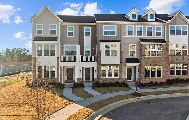 Stunning 4BD, 3.5BA Knightdale Townhome with 2-Car Attached Garage in an HOA Community