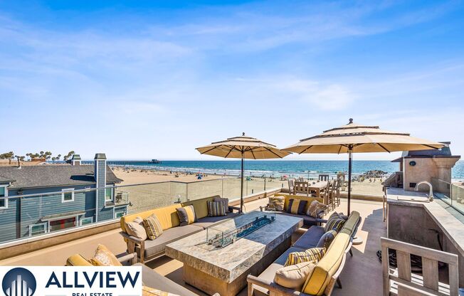 Available on 8/16/24, Stunning Beach House located on Newport Beach Boardwalk- 30+ Day Rental!