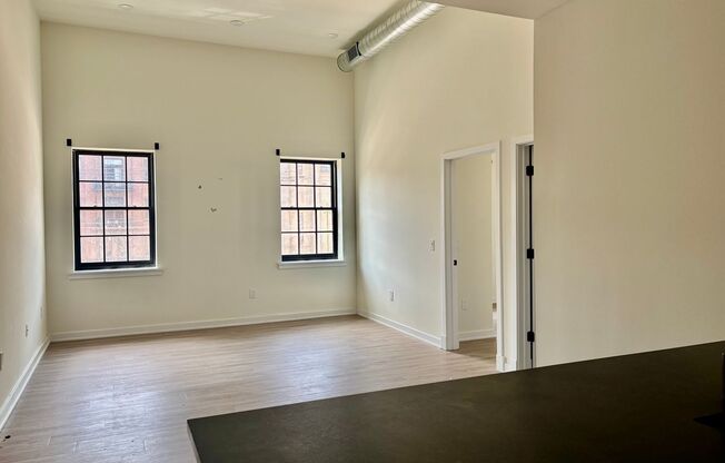 2 beds, 1 bath, 837 sqft, $2,000, Unit 301