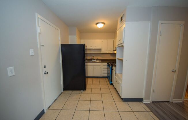 2 beds, 1 bath, $895