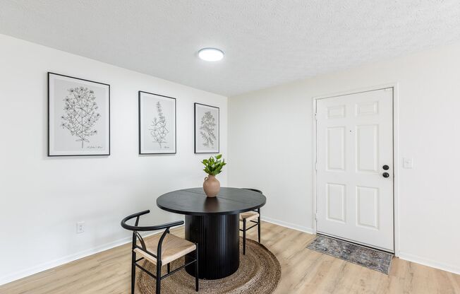 2 beds, 1 bath, 940 sqft, $1,375, Unit 05/01/8565