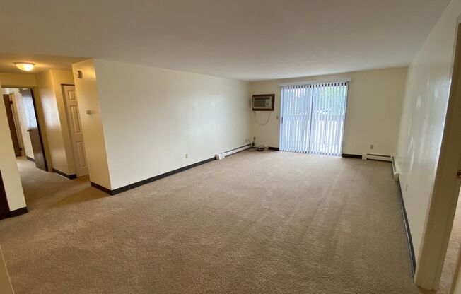 3 beds, 1 bath, 1,142 sqft, $1,095, Unit #301K