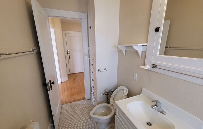 1 bed, 1 bath, $1,025, Unit 31