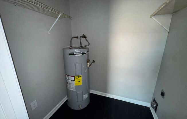 1 bed, 1 bath, 560 sqft, $745, Unit J64