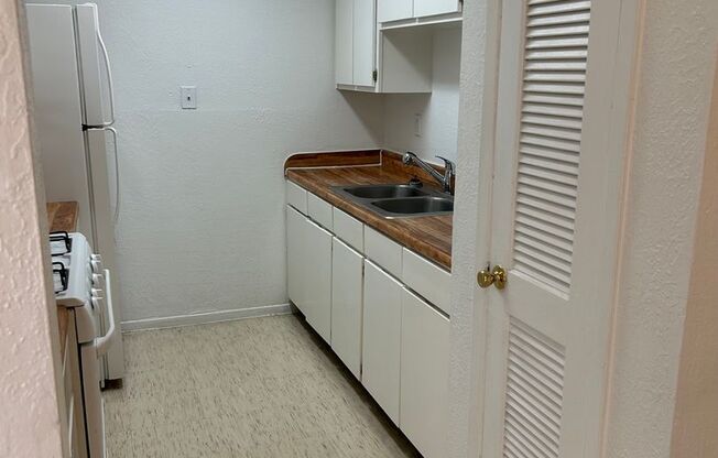 Welcome to Lynwood Garden Apartments. Your Oasis in East El Paso!