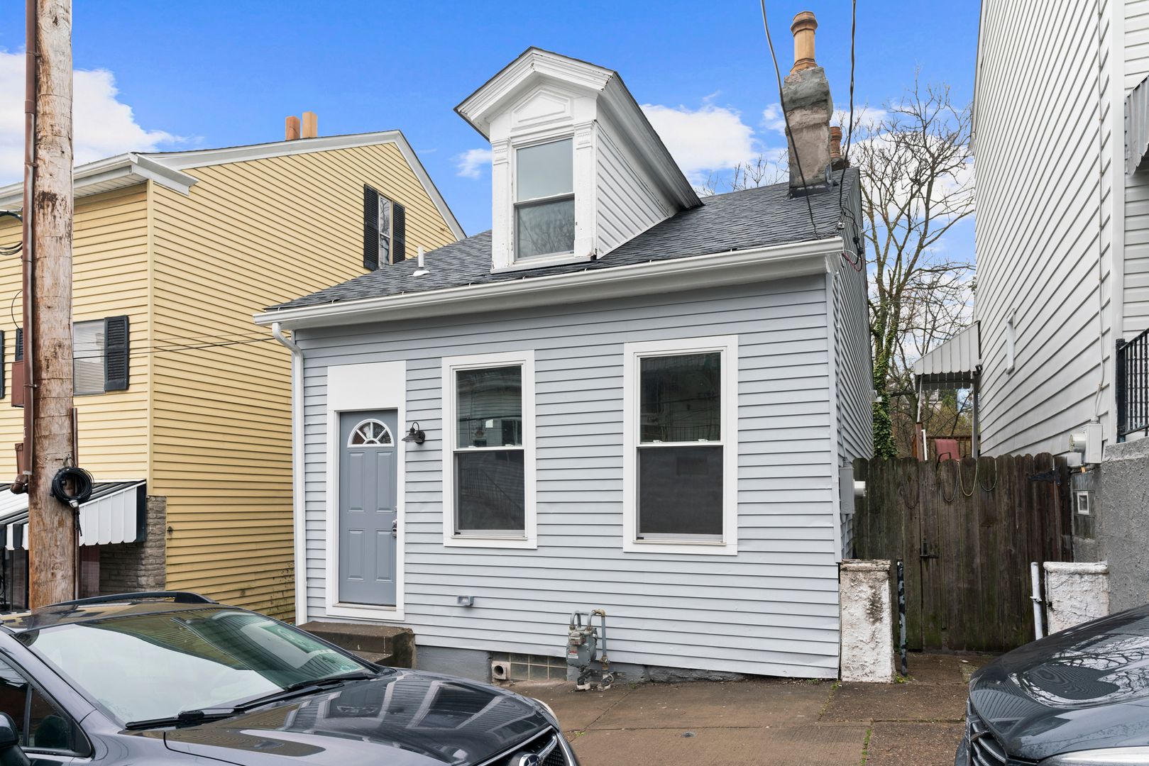 Cozy Completely Renovated Home Minutes from Downtown Pittsburgh!