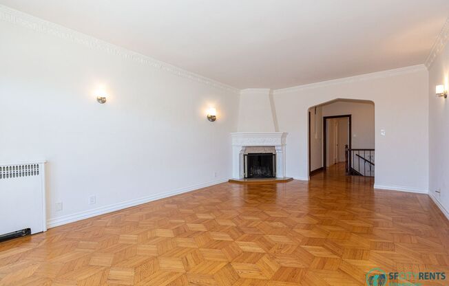 Lone Mountain: Expansive 2nd Floor Flat w/ Formal Dining Room, Private Yard & Shared Laundry