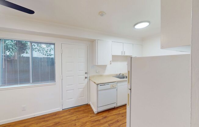 2 beds, 1 bath, 715 sqft, $2,450, Unit 619-1