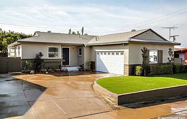 Del Cerro - Beautiful 3-Bedroom, 3- Bath Home PLUS Bonus Room