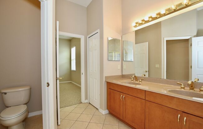 Spacious 3/2 Home located in Summerport Community - Windermere, Rent Special!