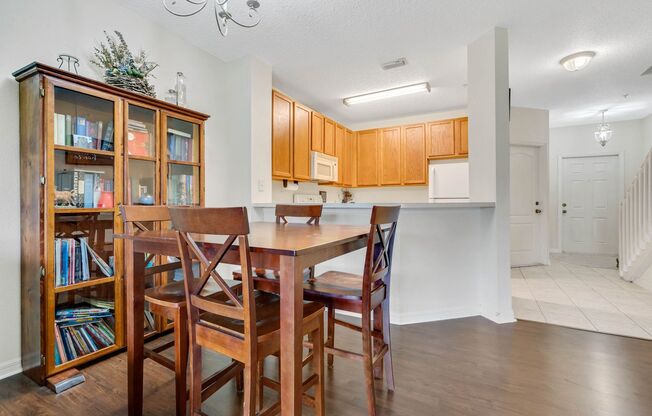 2/2 Townhome in Daniels Landing! Available July 1st!