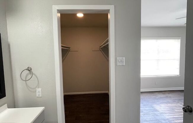 3 beds, 2 baths, 1,256 sqft, $1,550, Unit 10-1001 W/D